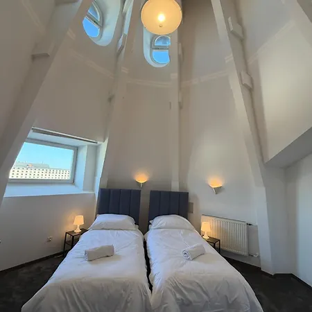 Grand Historic By Presidential Palace Apartment *
